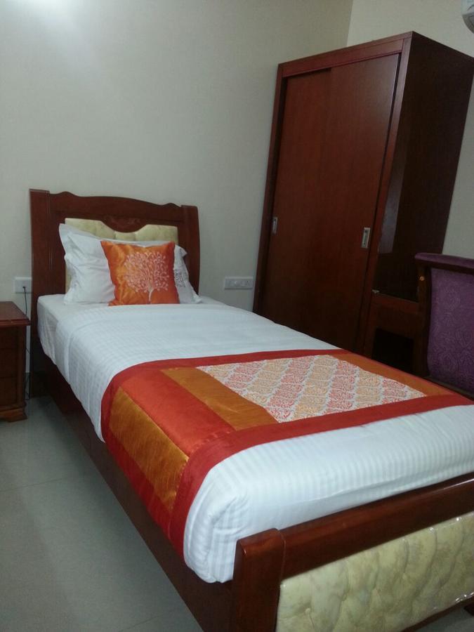 Hotel Shrivalli Residency Chennai Exterior photo